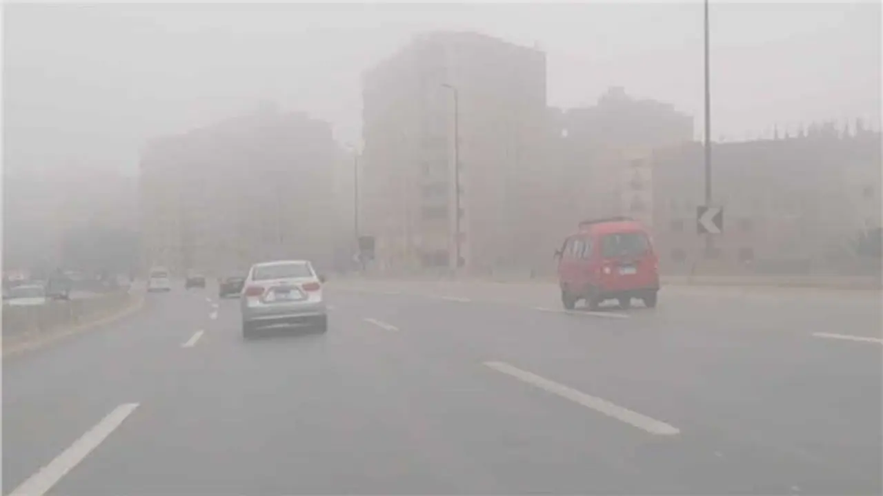 طقس الساعات المقبلة: شبورة ورياح تثير القلق في المناطق المتأثرة